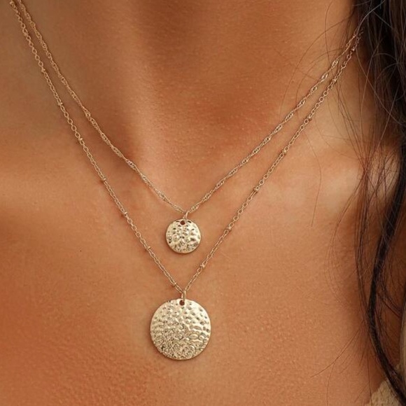 Delilah Wear Jewelry - New Elegant Gold Layered Necklace Set